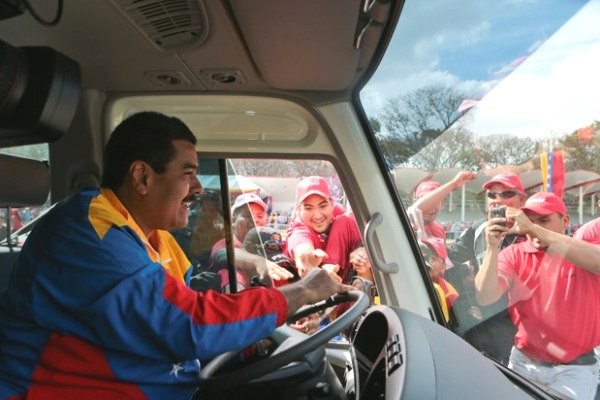 Nicolas-Maduro-conductor